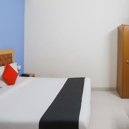 Diamond Imperial Hotel Noida Bagian luar foto