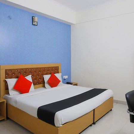 Diamond Imperial Hotel Noida Bagian luar foto
