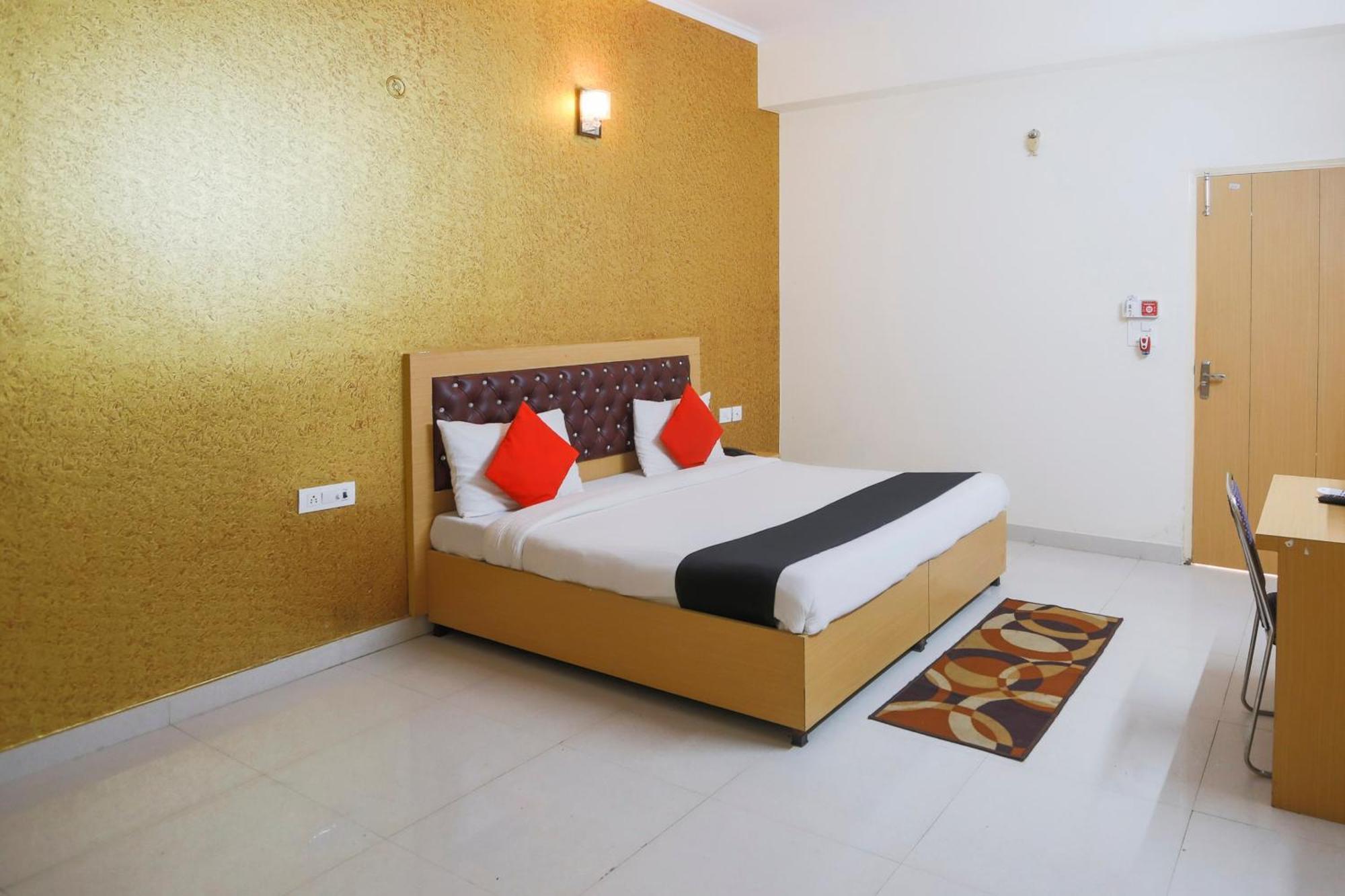 Diamond Imperial Hotel Noida Bagian luar foto