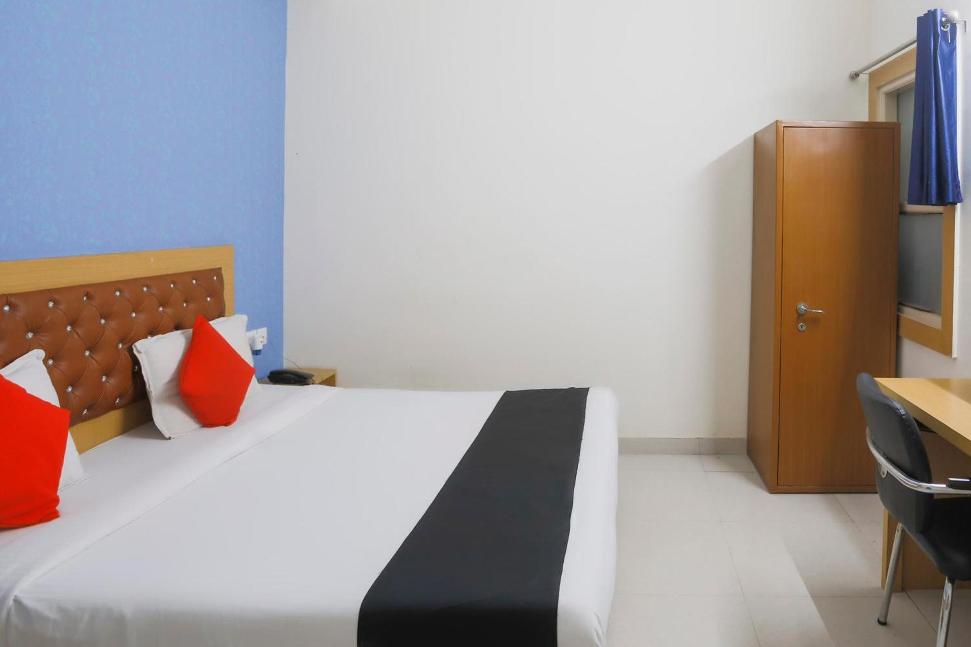 Diamond Imperial Hotel Noida Bagian luar foto