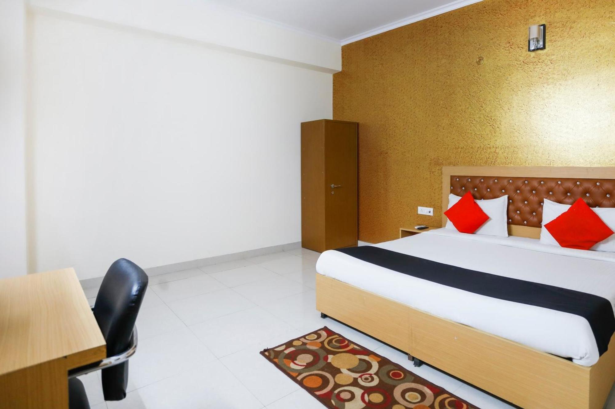 Diamond Imperial Hotel Noida Bagian luar foto