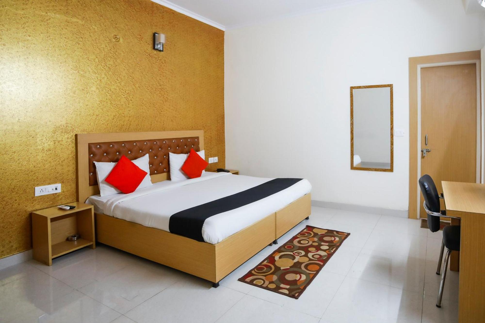 Diamond Imperial Hotel Noida Bagian luar foto