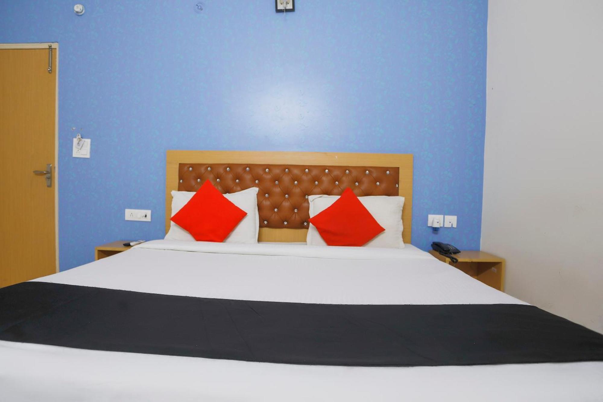 Diamond Imperial Hotel Noida Bagian luar foto