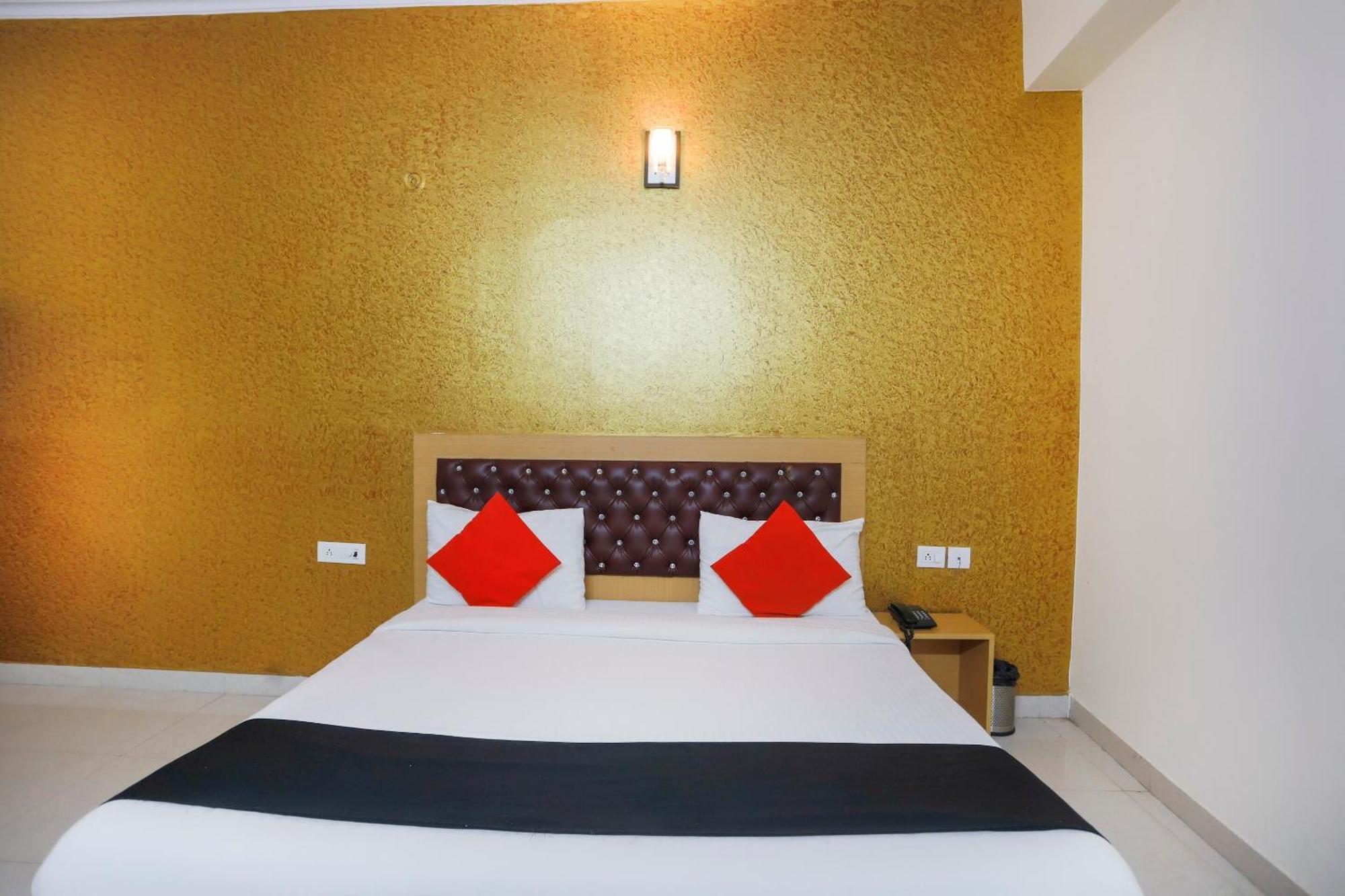 Diamond Imperial Hotel Noida Bagian luar foto