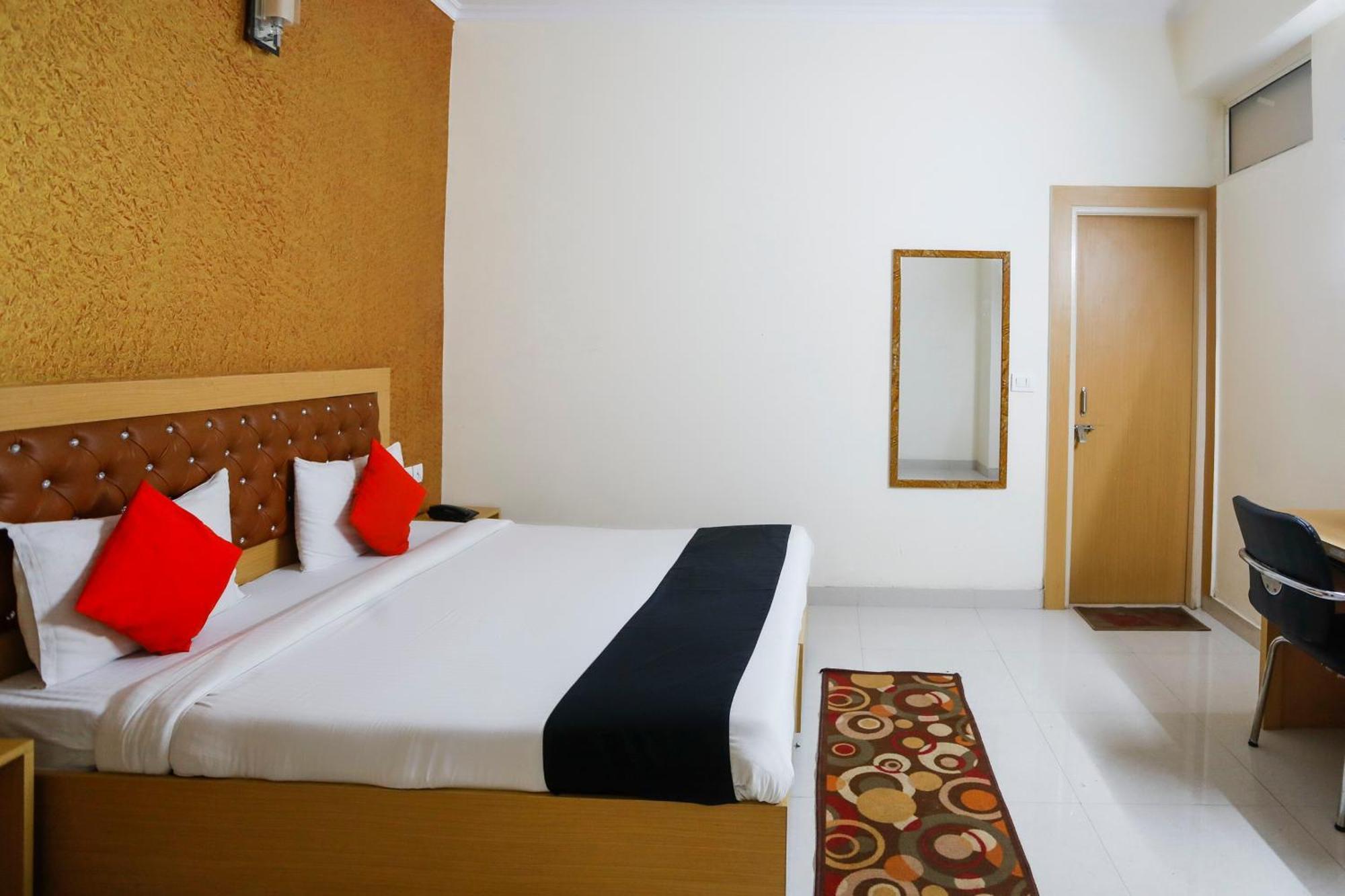 Diamond Imperial Hotel Noida Bagian luar foto